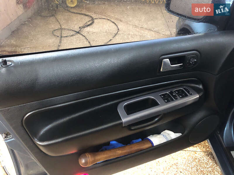 Хетчбек Volkswagen Golf 2003 в Золотоноші