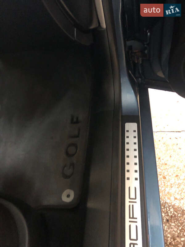 Хетчбек Volkswagen Golf 2003 в Золотоноші