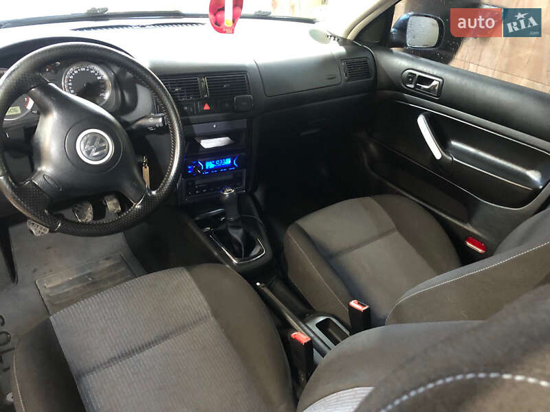 Хетчбек Volkswagen Golf 2003 в Золотоноші