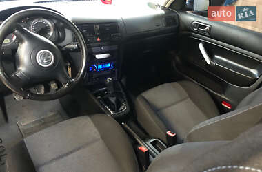 Хэтчбек Volkswagen Golf 2003 в 