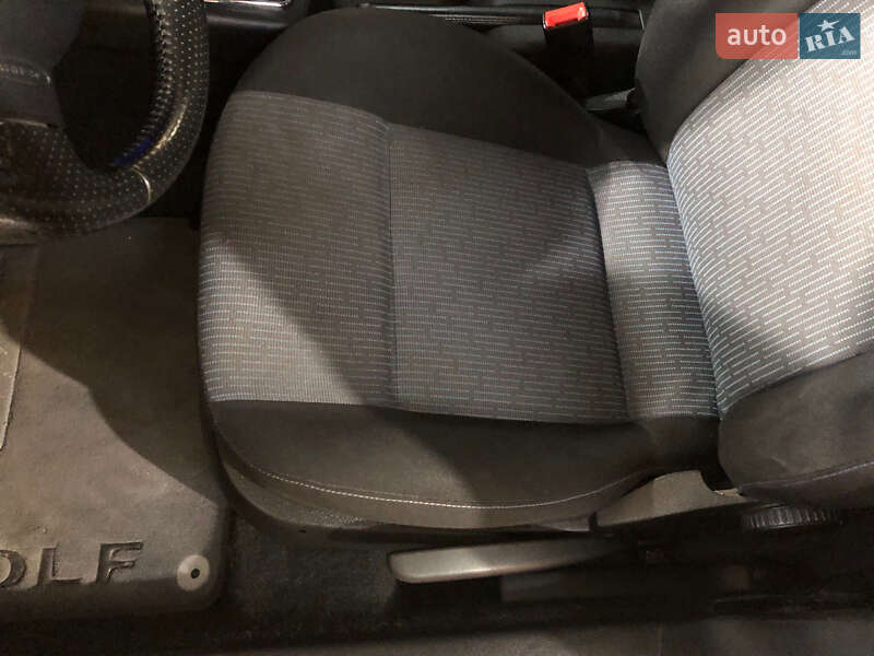 Хетчбек Volkswagen Golf 2003 в Золотоноші