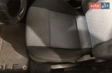 Хэтчбек Volkswagen Golf 2003 в 