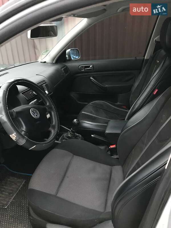 Хетчбек Volkswagen Golf 2000 в Мукачевому