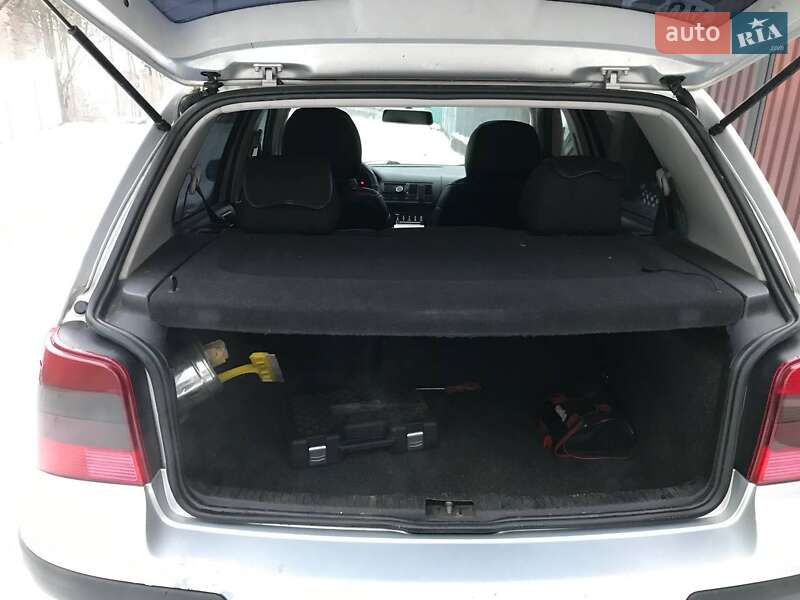 Хетчбек Volkswagen Golf 2000 в Мукачевому