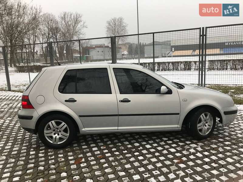 Хетчбек Volkswagen Golf 2000 в Мукачевому