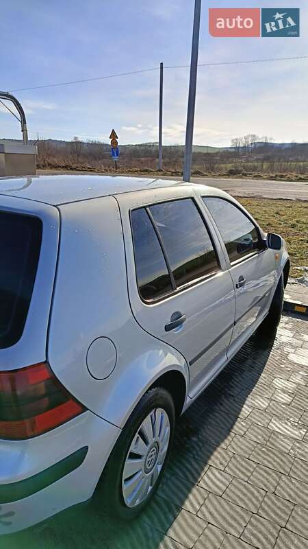 Хетчбек Volkswagen Golf 1999 в Мостиській