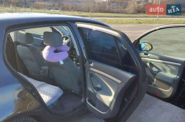 Хэтчбек Volkswagen Golf 2004 в 