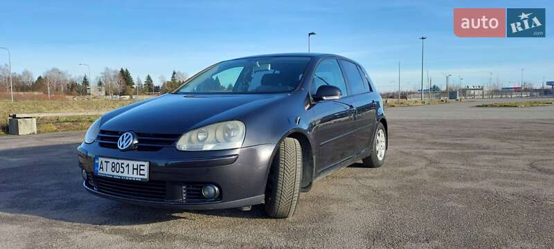 Хэтчбек Volkswagen Golf 2004 в 