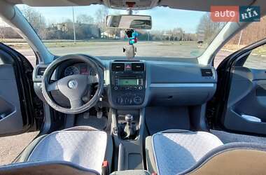 Хэтчбек Volkswagen Golf 2004 в 