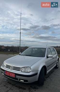 Хетчбек Volkswagen Golf 2002 в Луцьку