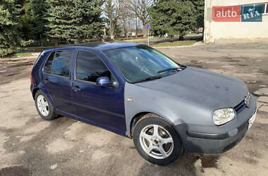 Хетчбек Volkswagen Golf 2002 в Луцьку