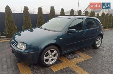 Хетчбек Volkswagen Golf 2001 в Любомлі