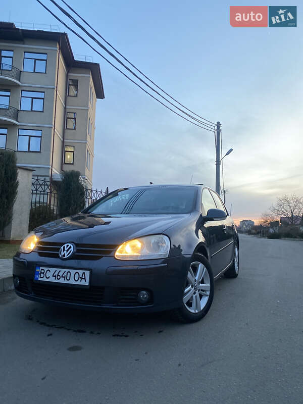 Хэтчбек Volkswagen Golf 2006 в Червонограде