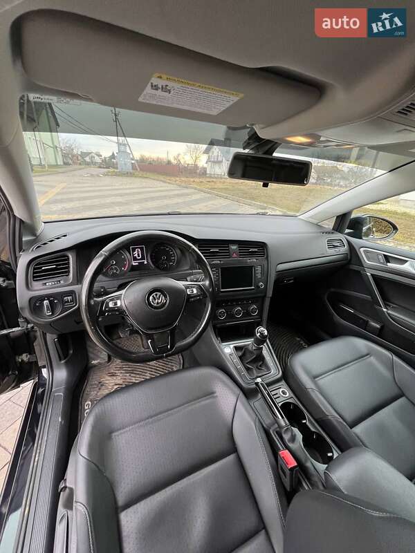 Хэтчбек Volkswagen Golf 2016 в Львове