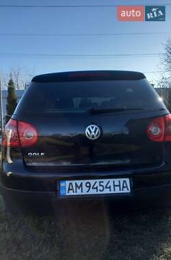 Хетчбек Volkswagen Golf 2004 в Києві