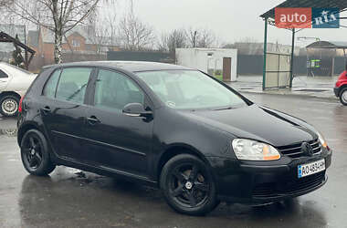 Хэтчбек Volkswagen Golf 2004 в Виноградове