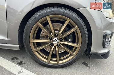 Хэтчбек Volkswagen Golf 2014 в 