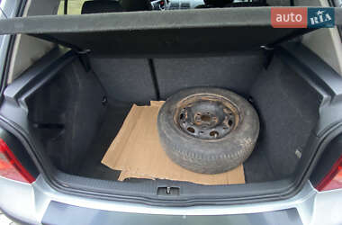 Хетчбек Volkswagen Golf 2001 в 
