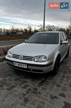 Хэтчбек Volkswagen Golf 2003 в 