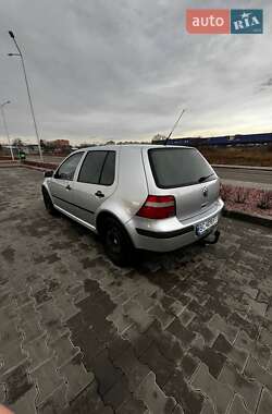 Хэтчбек Volkswagen Golf 2003 в 