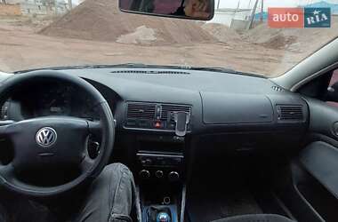 Хэтчбек Volkswagen Golf 1998 в Коростене