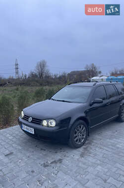 Універсал Volkswagen Golf 2000 в Чернівцях