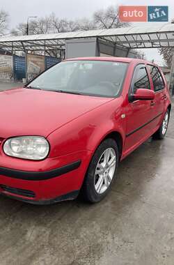 Хэтчбек Volkswagen Golf 2001 в 