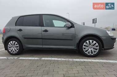 Хэтчбек Volkswagen Golf 2005 в Одессе