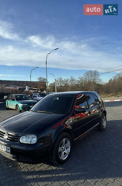 Хетчбек Volkswagen Golf 2002 в Чернівцях