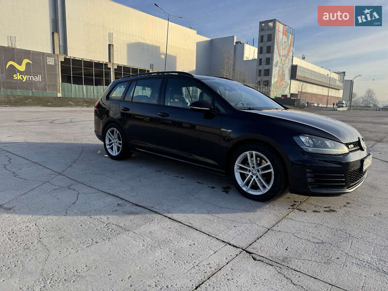 Универсал Volkswagen Golf 2015 в Киеве