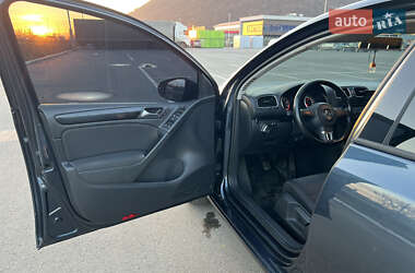 Хетчбек Volkswagen Golf 2010 в 