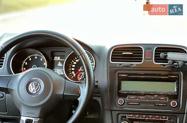 Хетчбек Volkswagen Golf 2010 в 