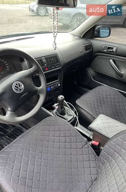 Хетчбек Volkswagen Golf 2002 в Сумах