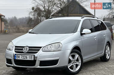 Универсал Volkswagen Golf 2009 в Сарнах