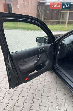 Хэтчбек Volkswagen Golf 1998 в 