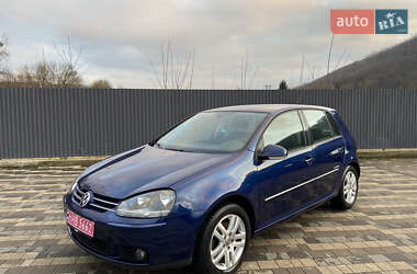 Хэтчбек Volkswagen Golf 2008 в Сваляве