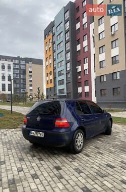 Хетчбек Volkswagen Golf 2002 в Рівному