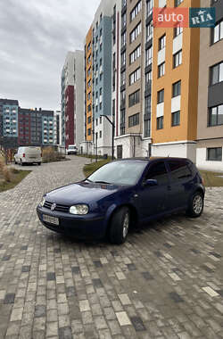 Хетчбек Volkswagen Golf 2002 в Рівному