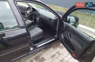 Хэтчбек Volkswagen Golf 2003 в Великих Мостах