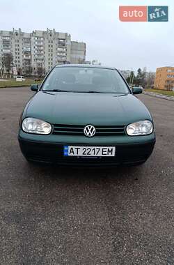 Хетчбек Volkswagen Golf 2001 в Черкасах