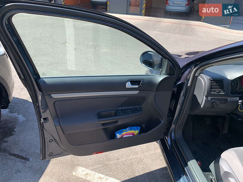 Універсал Volkswagen Golf 2009 в Харкові