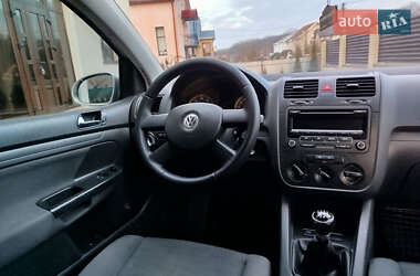 Хэтчбек Volkswagen Golf 2005 в Бучаче