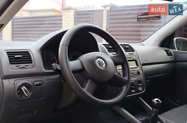 Хэтчбек Volkswagen Golf 2005 в Бучаче