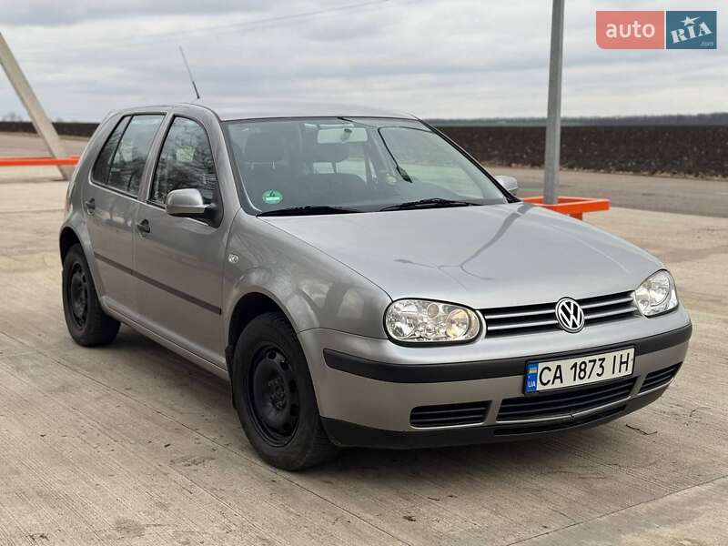 Хетчбек Volkswagen Golf 2001 в Умані