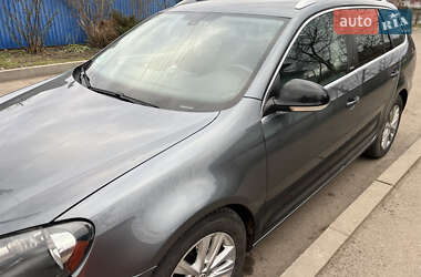 Універсал Volkswagen Golf 2011 в Житомирі
