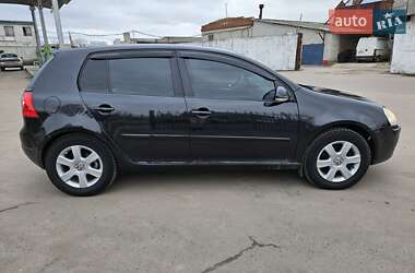 Хэтчбек Volkswagen Golf 2005 в 