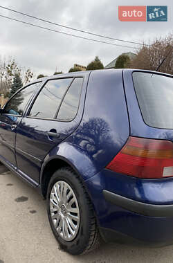 Хетчбек Volkswagen Golf 2002 в Луцьку