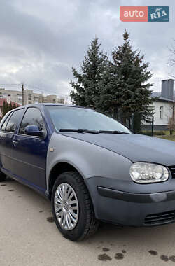 Хетчбек Volkswagen Golf 2002 в Луцьку