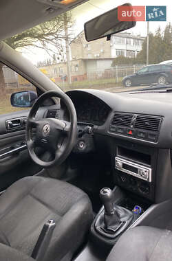 Хетчбек Volkswagen Golf 2002 в Луцьку