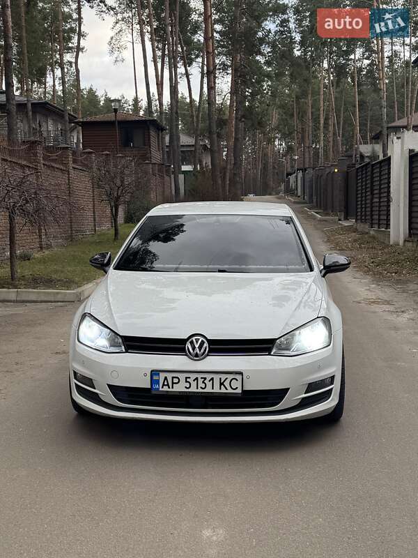 Хетчбек Volkswagen Golf 2014 в Києві
